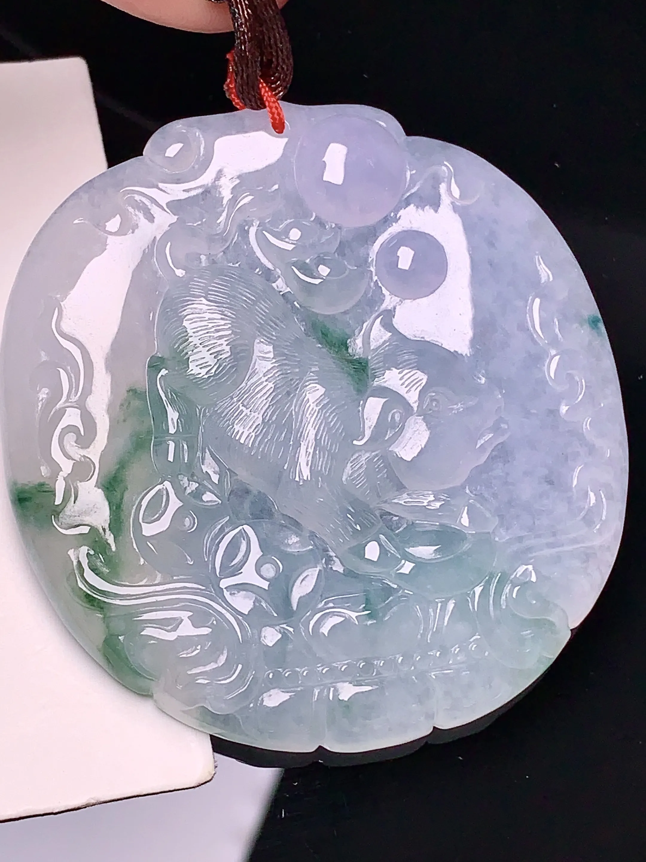 飘绿生肖猪吊坠 玉质细腻 色泽清新艳丽 整体尺寸52.3*49*5.5