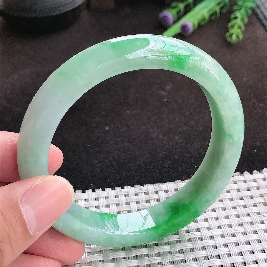 自然光60/12.3/9老坑精美飘阳绿宽边手镯翡翠玉镯子美人镯手环