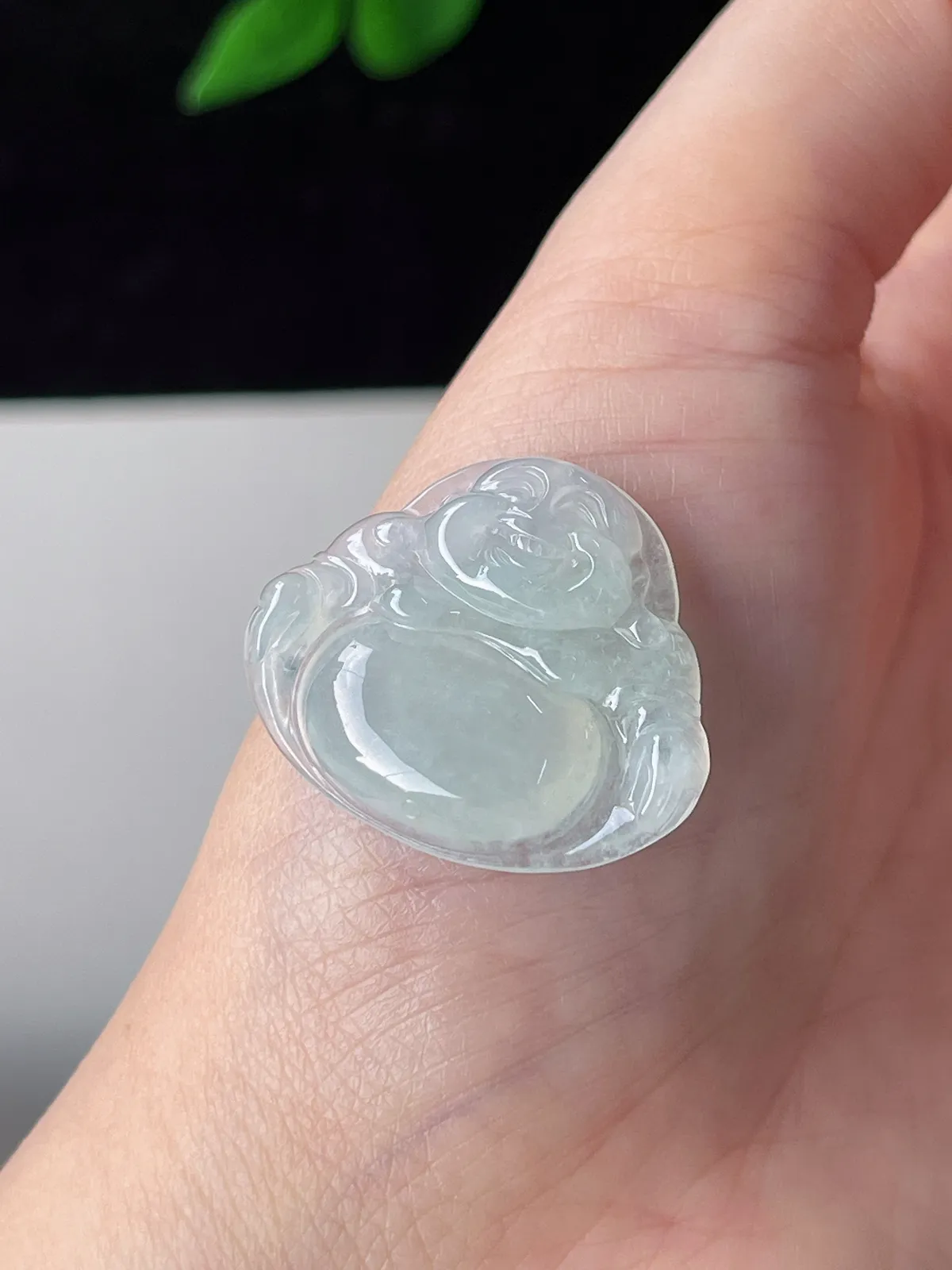 翡翠冰糯种淡绿色佛