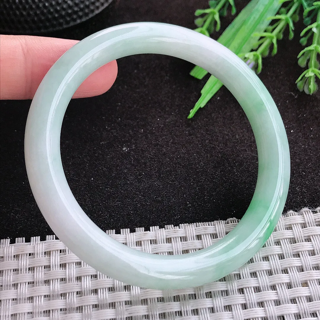 自然光55/8.5老坑秀气温润飘绿圆条手镯玉镯子美人镯手环