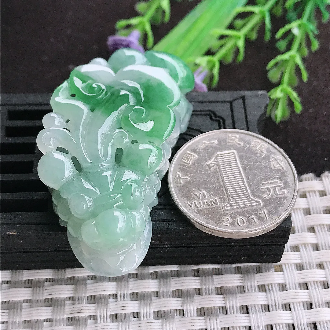 自然光49/23/14老坑精美温润飘绿貔貅挂件翡翠玉吊坠百搭