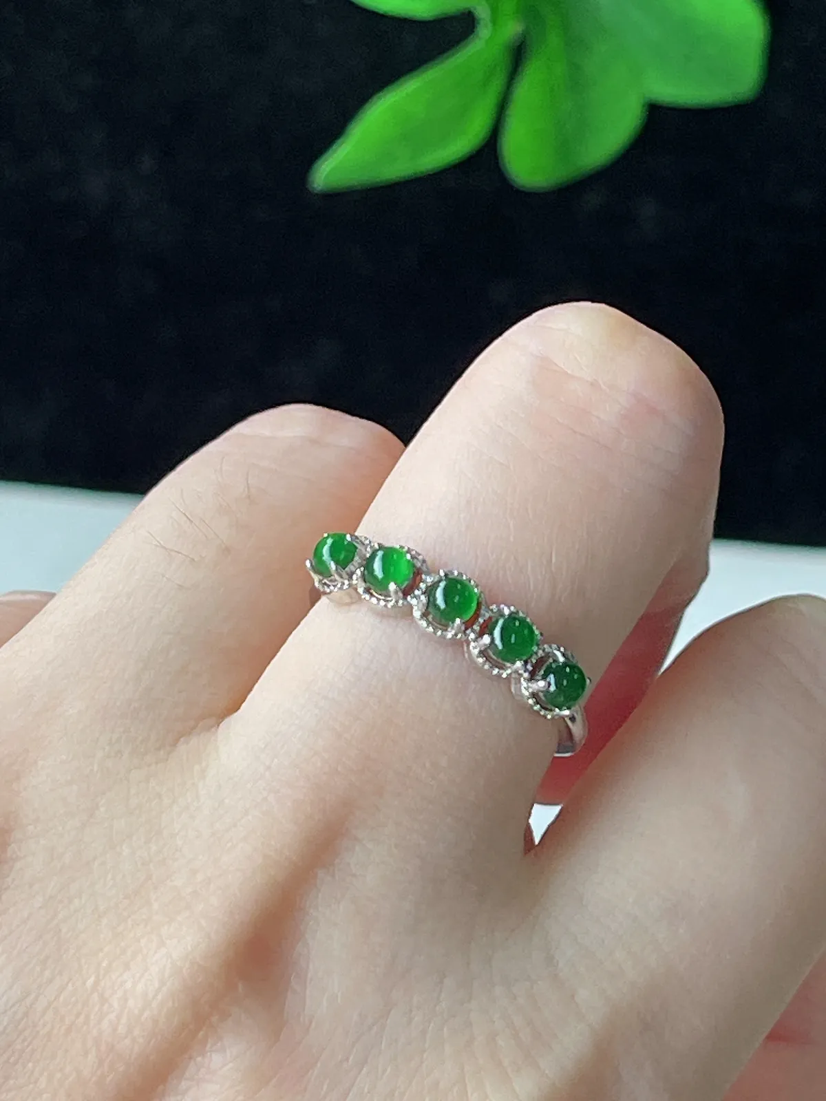 翡翠蛋面排戒戒指