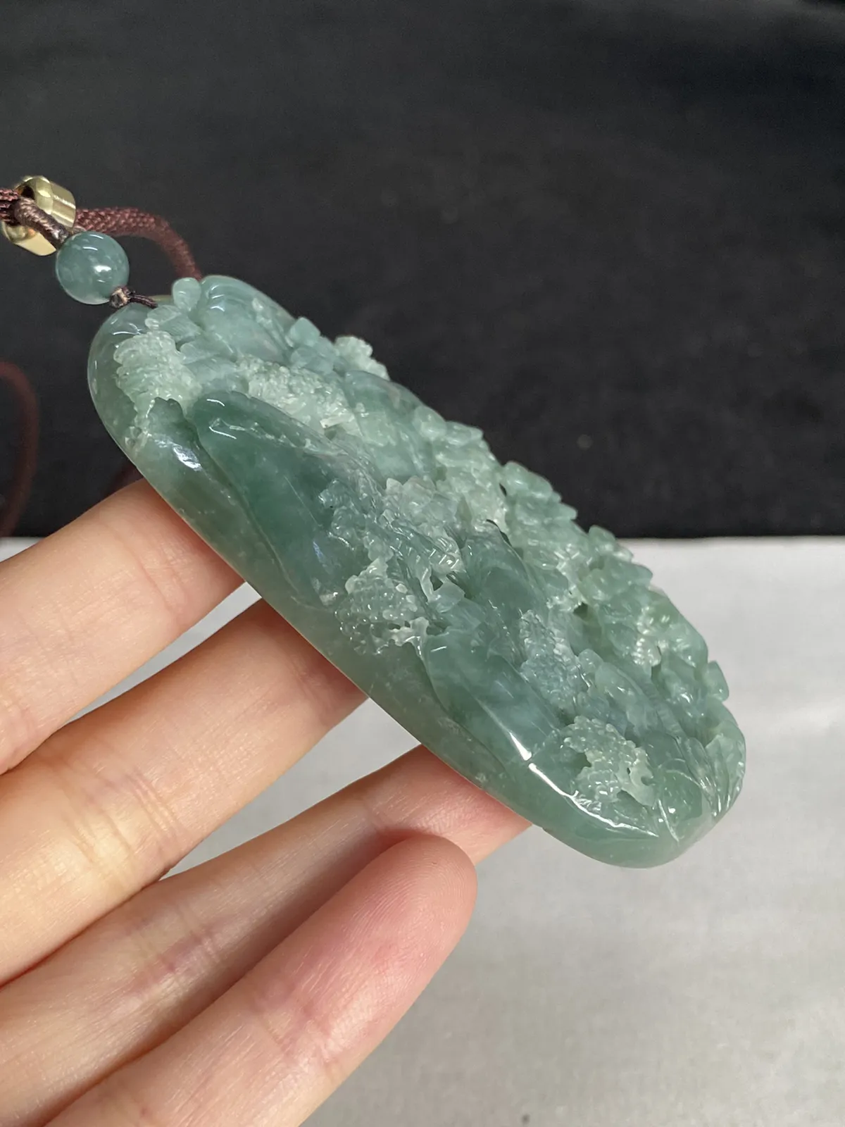 翡翠山水，配珠未测