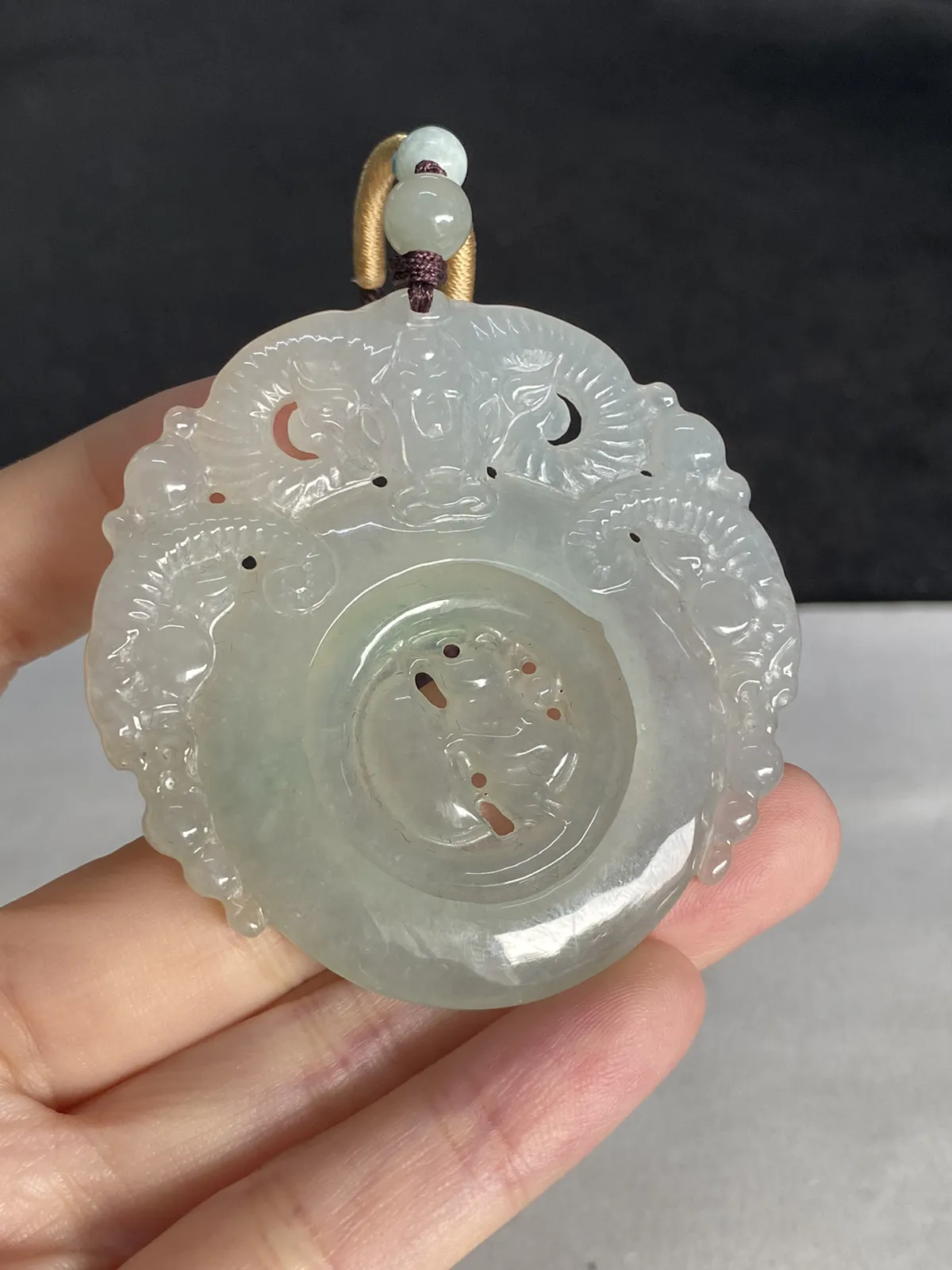 翡翠瑞兽，配珠未测