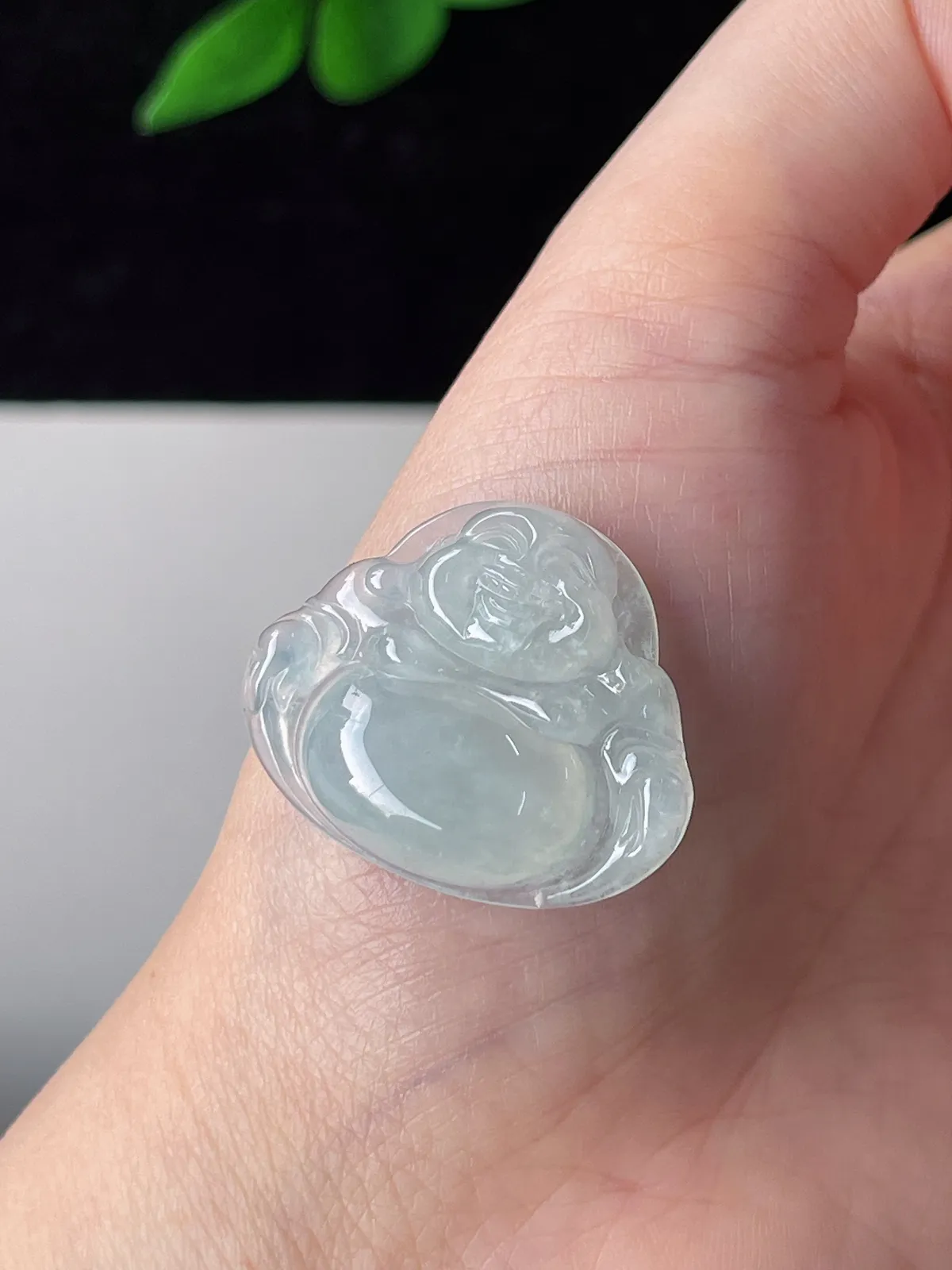 翡翠冰糯种淡绿色佛