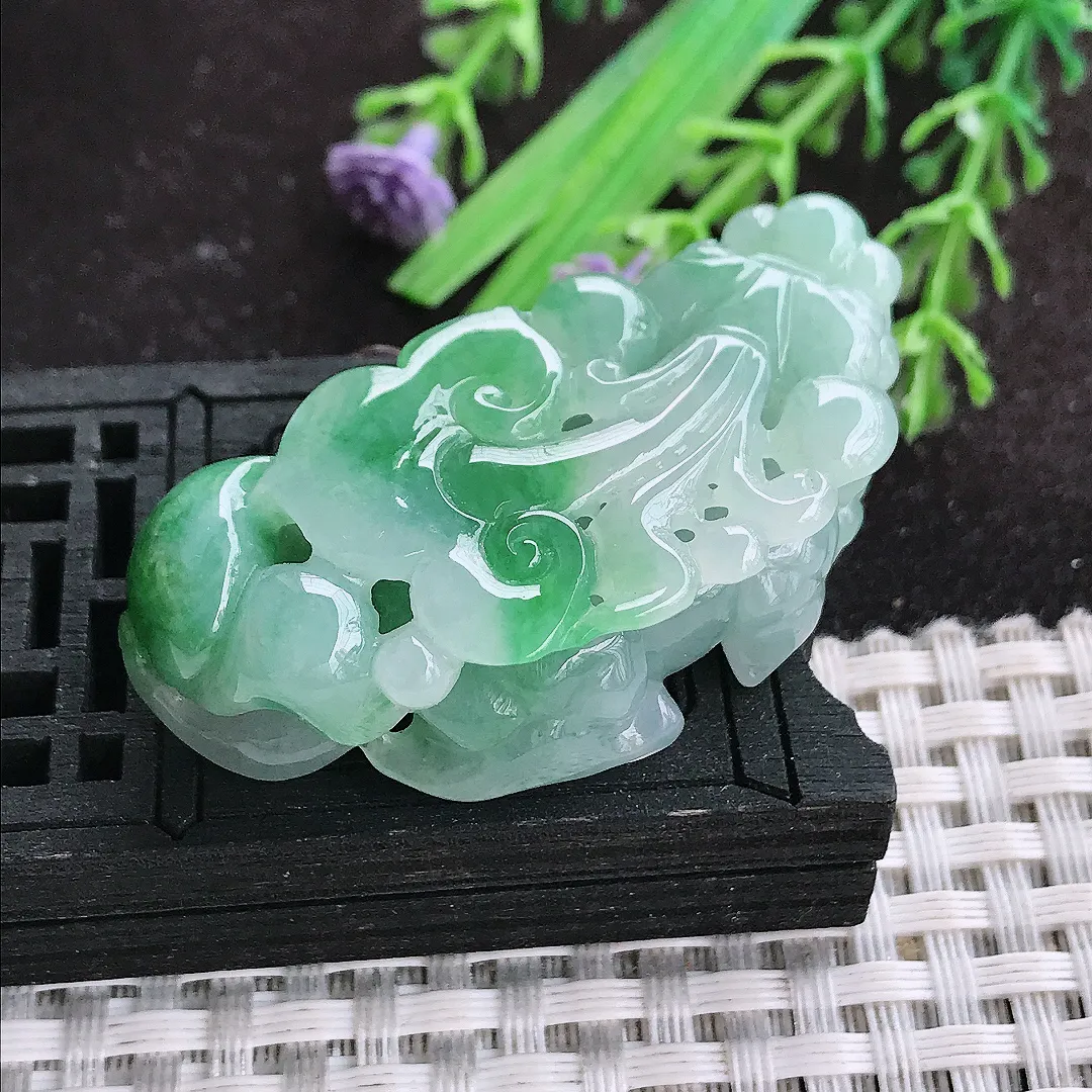 自然光49/23/14老坑精美温润飘绿貔貅挂件翡翠玉吊坠百搭