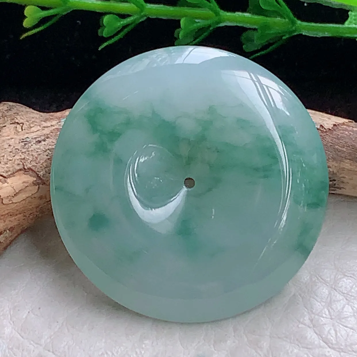 lz实拍35*6.3天然缅甸翡翠冰飘花大平安扣 玉扣玉挂件 玉吊坠