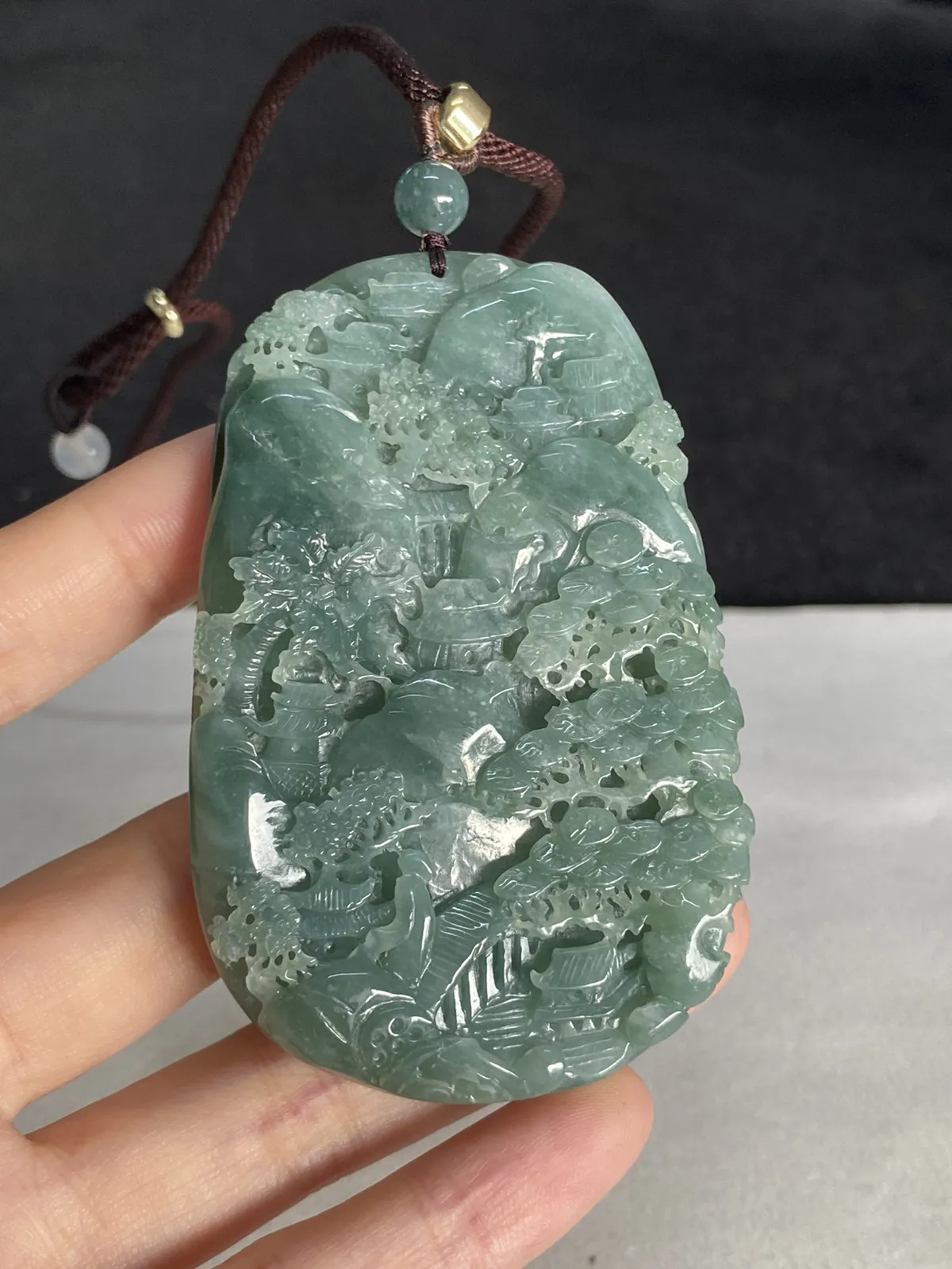 翡翠山水，配珠未测