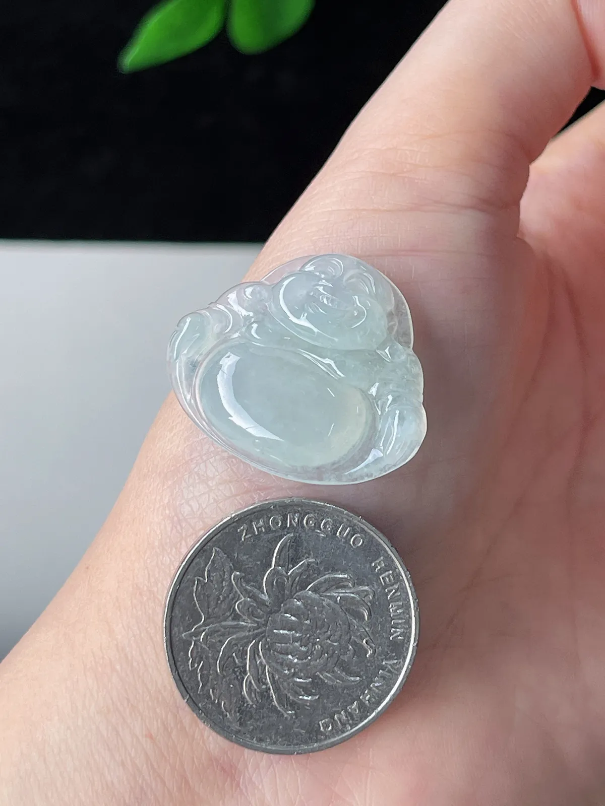 翡翠冰糯种淡绿色佛