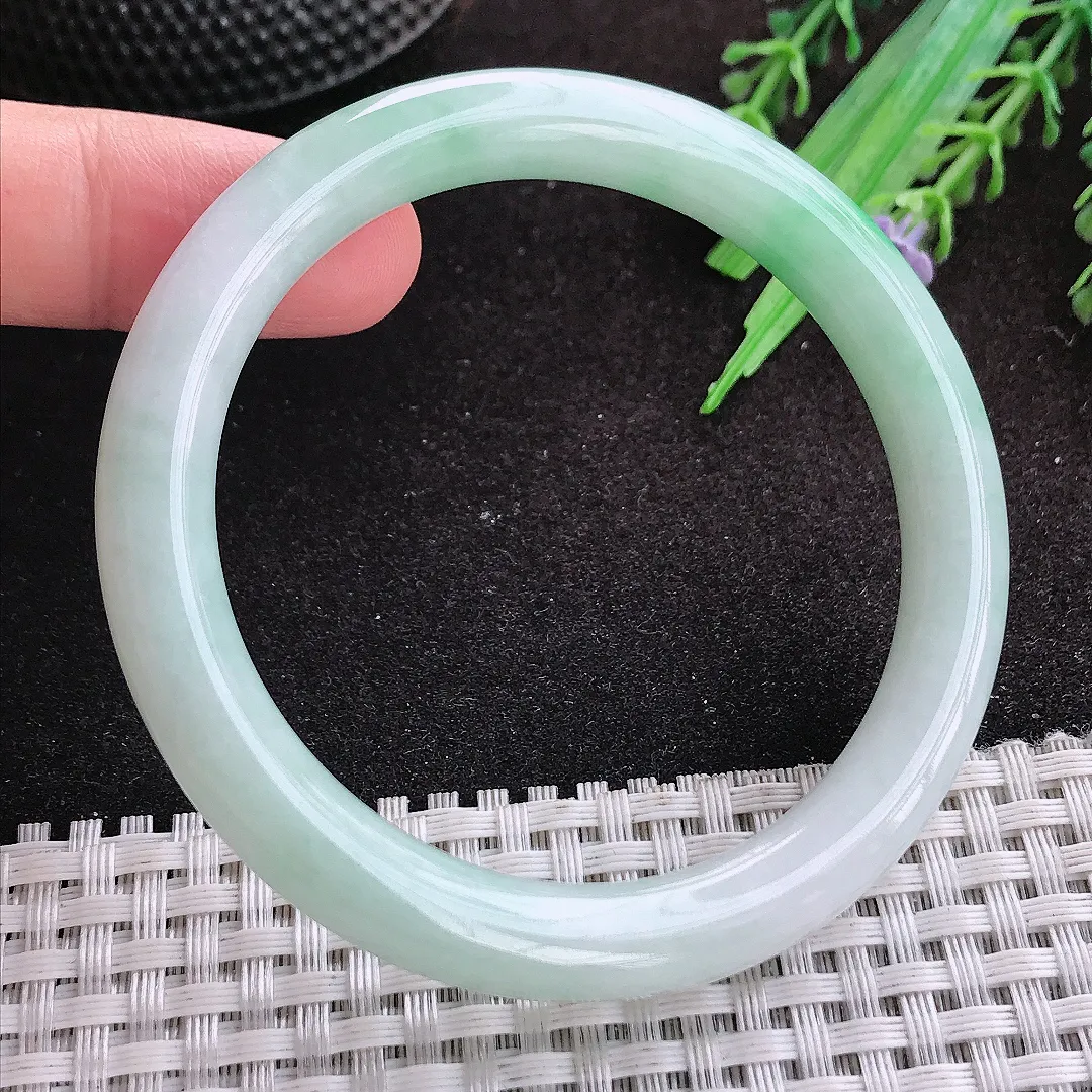 自然光55/8.5老坑秀气温润飘绿圆条手镯玉镯子美人镯手环