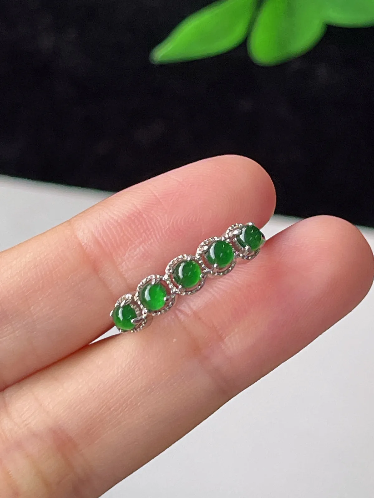 翡翠蛋面排戒戒指