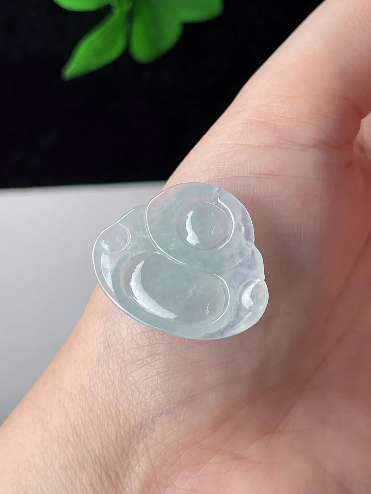 翡翠冰糯种淡绿色佛