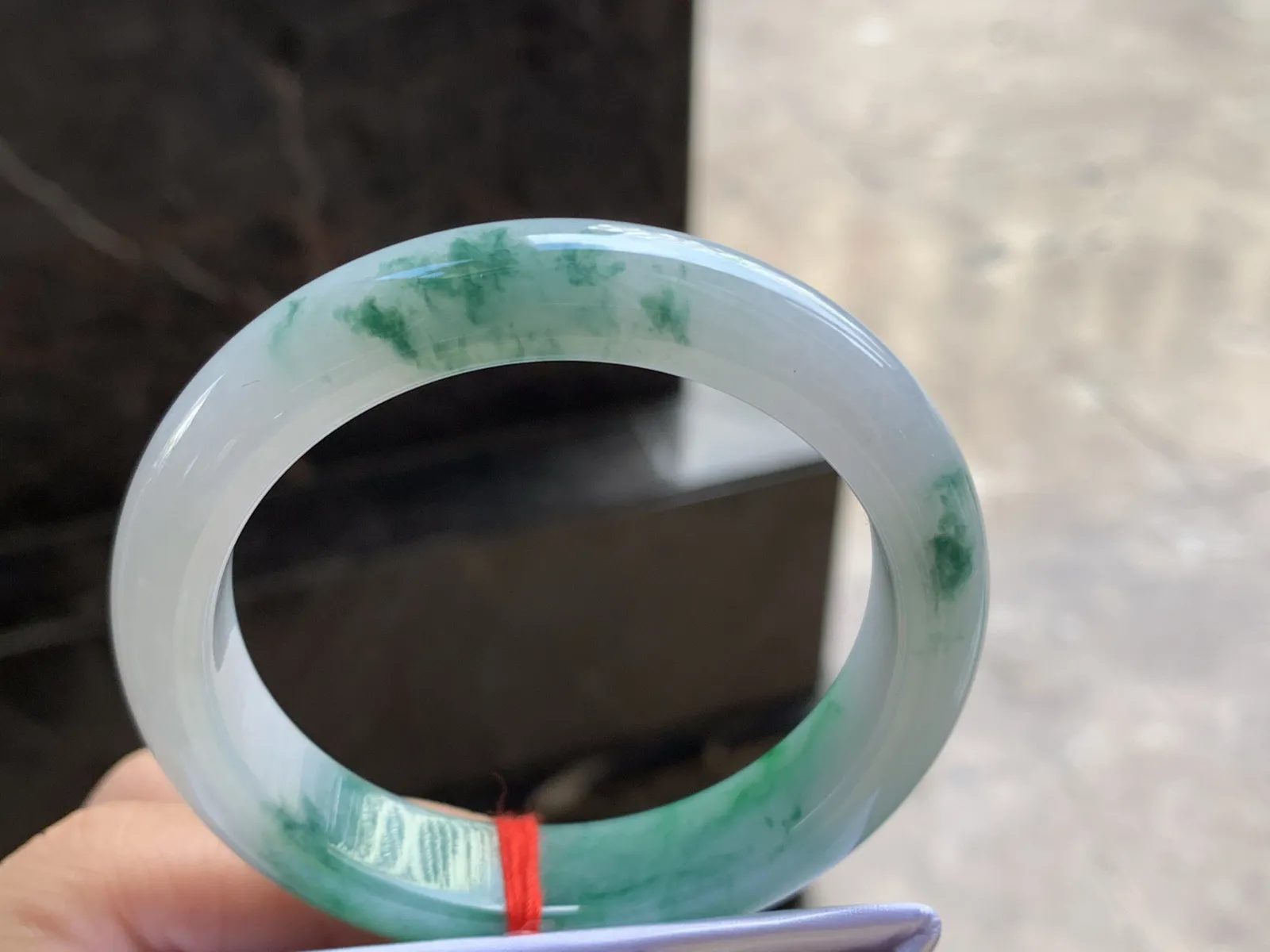 54.5-13-8.7

浓绿色手镯^_^颜色鲜艳 玉质温润