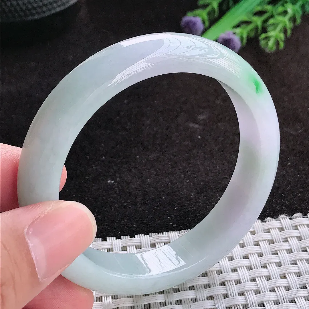 自然光53.5/12.5/7.8老坑精美温润飘绿手镯翡翠玉镯子美人镯手环