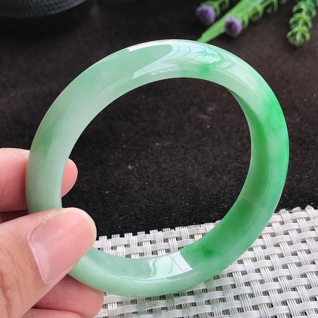 自然光56.5/12.5/8.2老坑精美温润飘阳绿手镯翡翠玉镯子美人镯手环