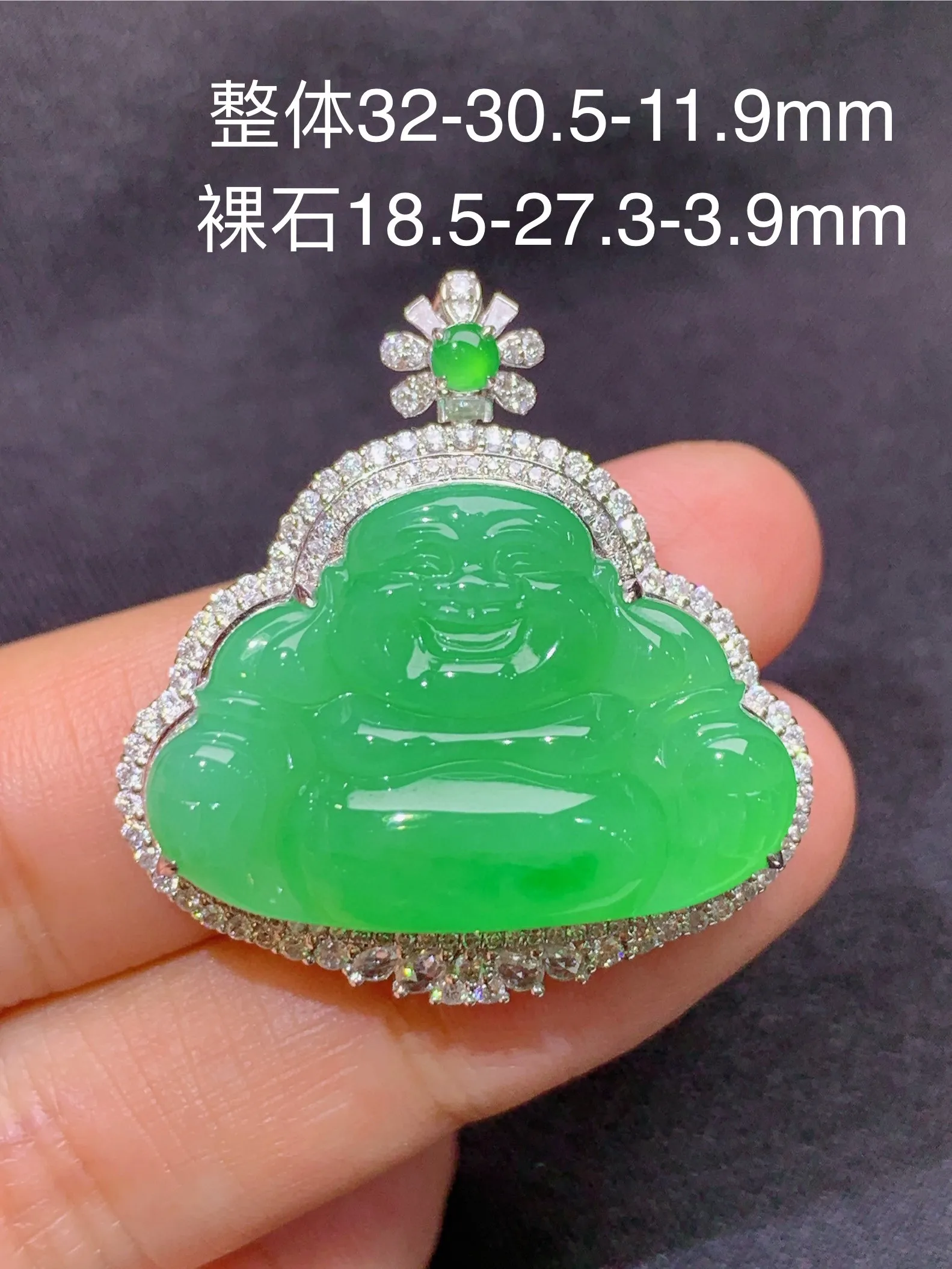 冰阳绿笑佛吊坠，18k金镶嵌，冰润色阳，品相好，种水足，整体尺寸32*30.5*11.9
