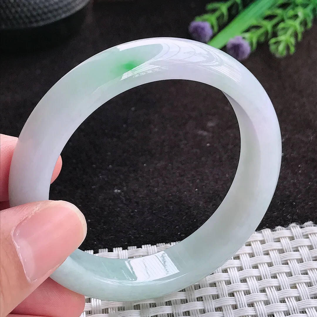 自然光53.5/12.5/7.8老坑精美温润飘绿手镯翡翠玉镯子美人镯手环