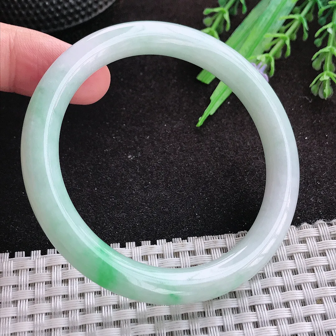 自然光55/8.5老坑秀气温润飘绿圆条手镯玉镯子美人镯手环