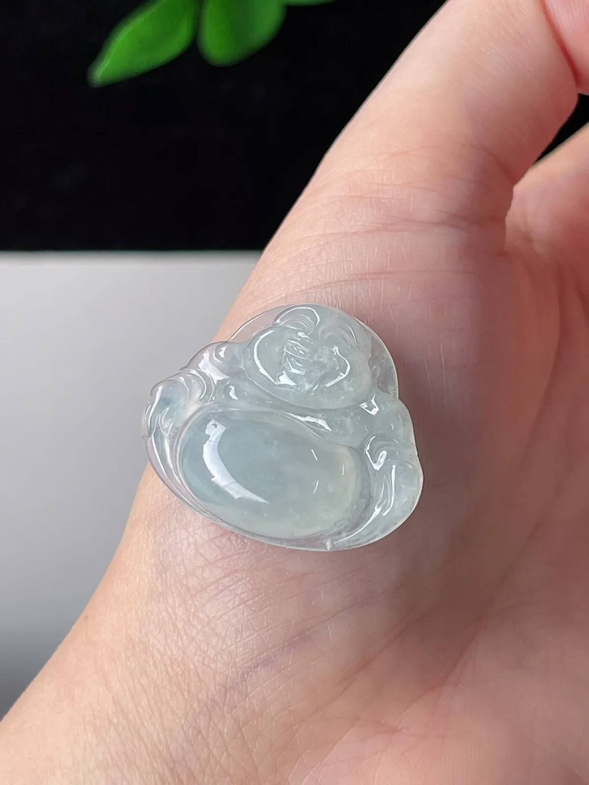 翡翠冰糯种淡绿色佛