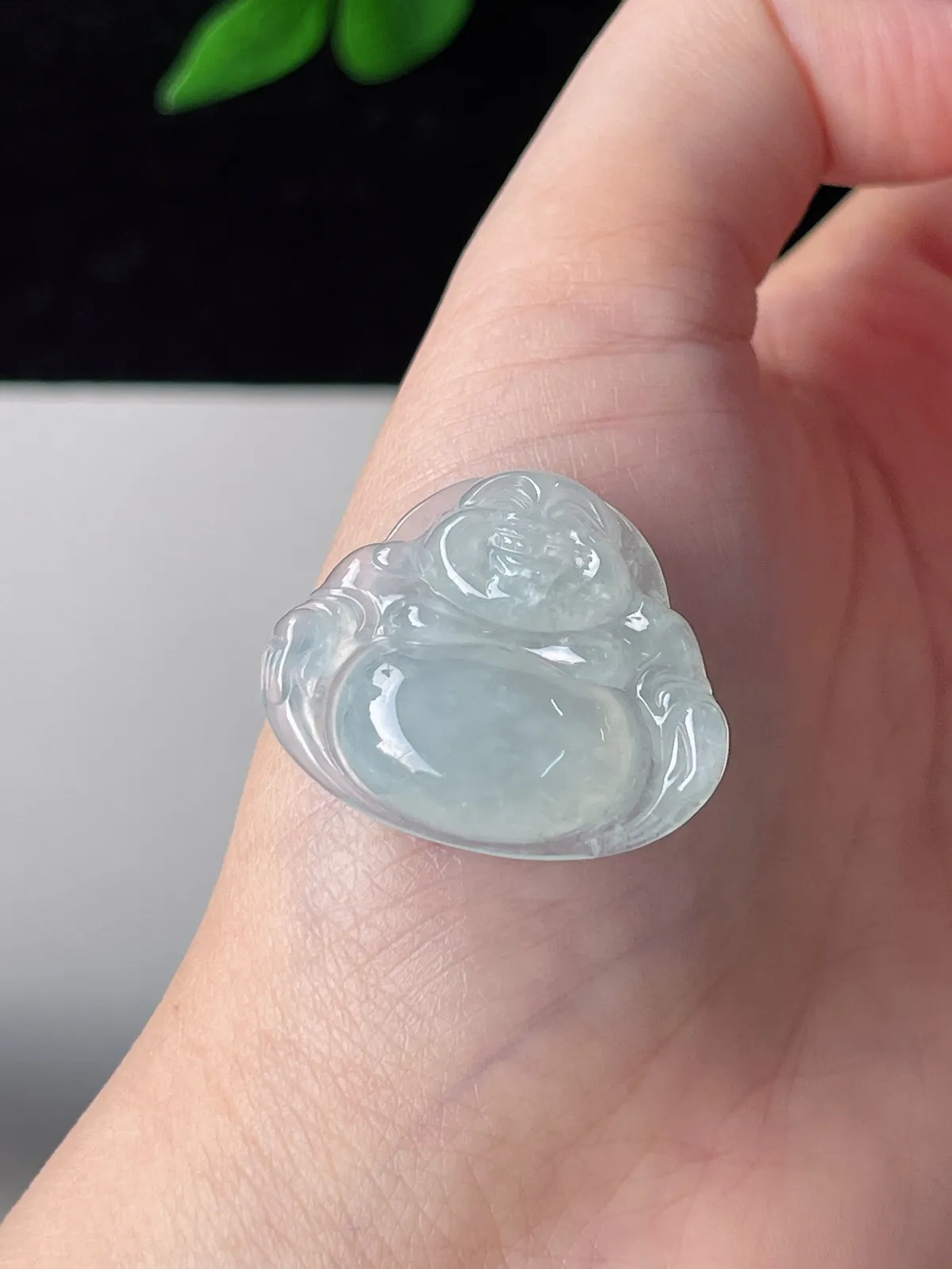 翡翠冰糯种淡绿色佛