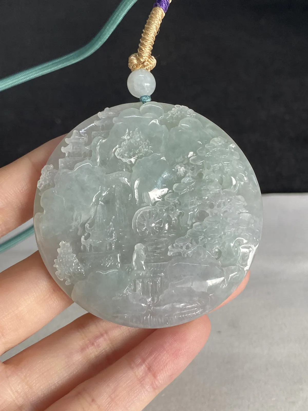 翡翠山水牌，配珠未测