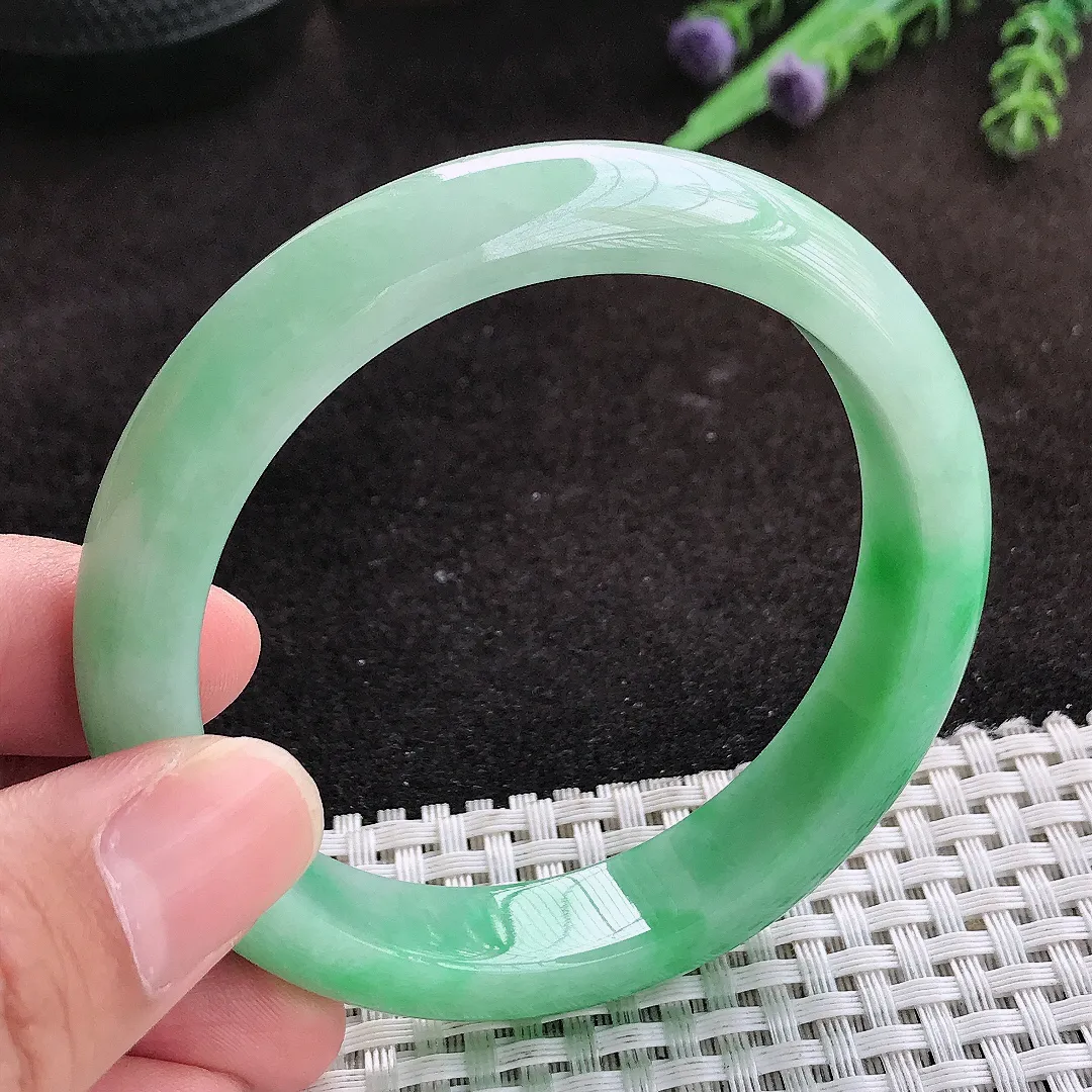 自然光56.5/12.5/8.2老坑精美温润飘阳绿手镯翡翠玉镯子美人镯手环
