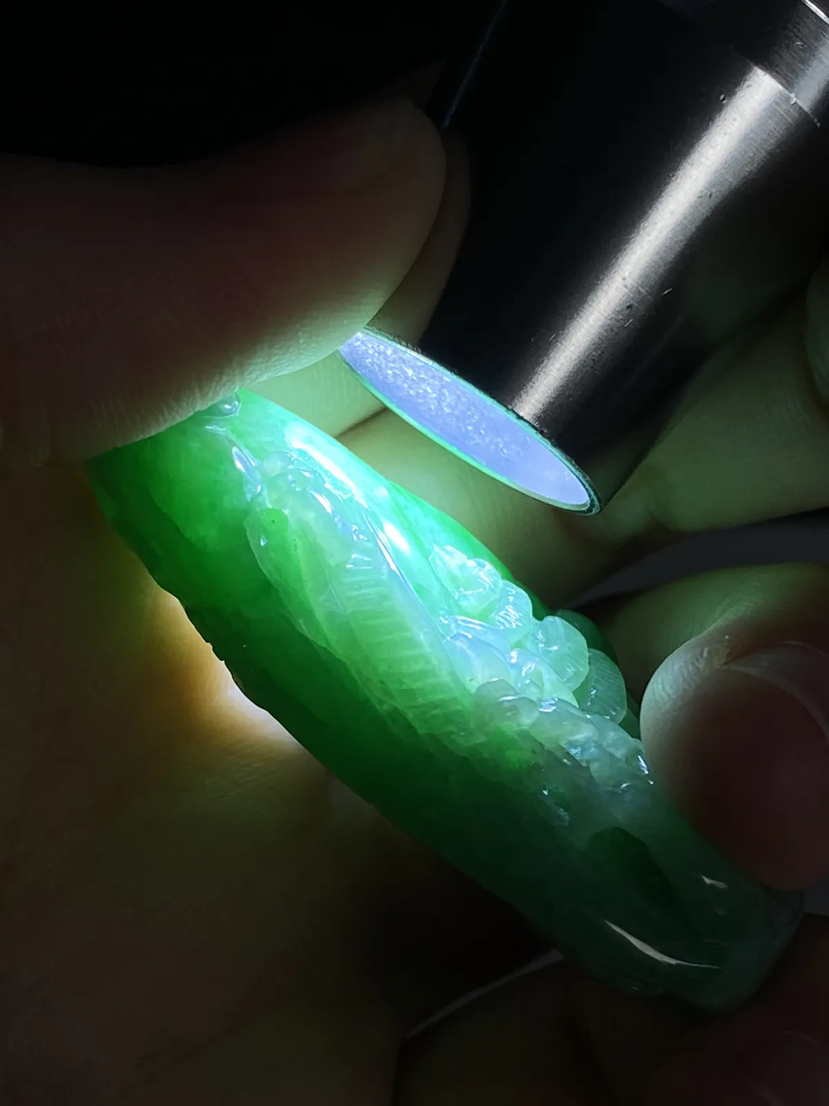 翡翠糯化种浅绿色山水牌