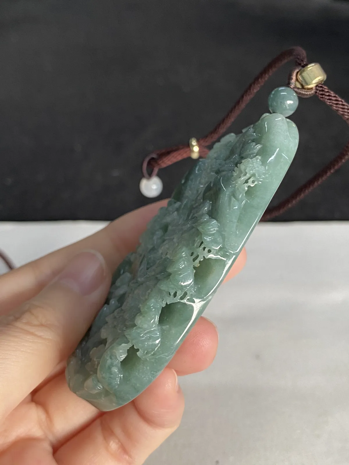 翡翠山水，配珠未测