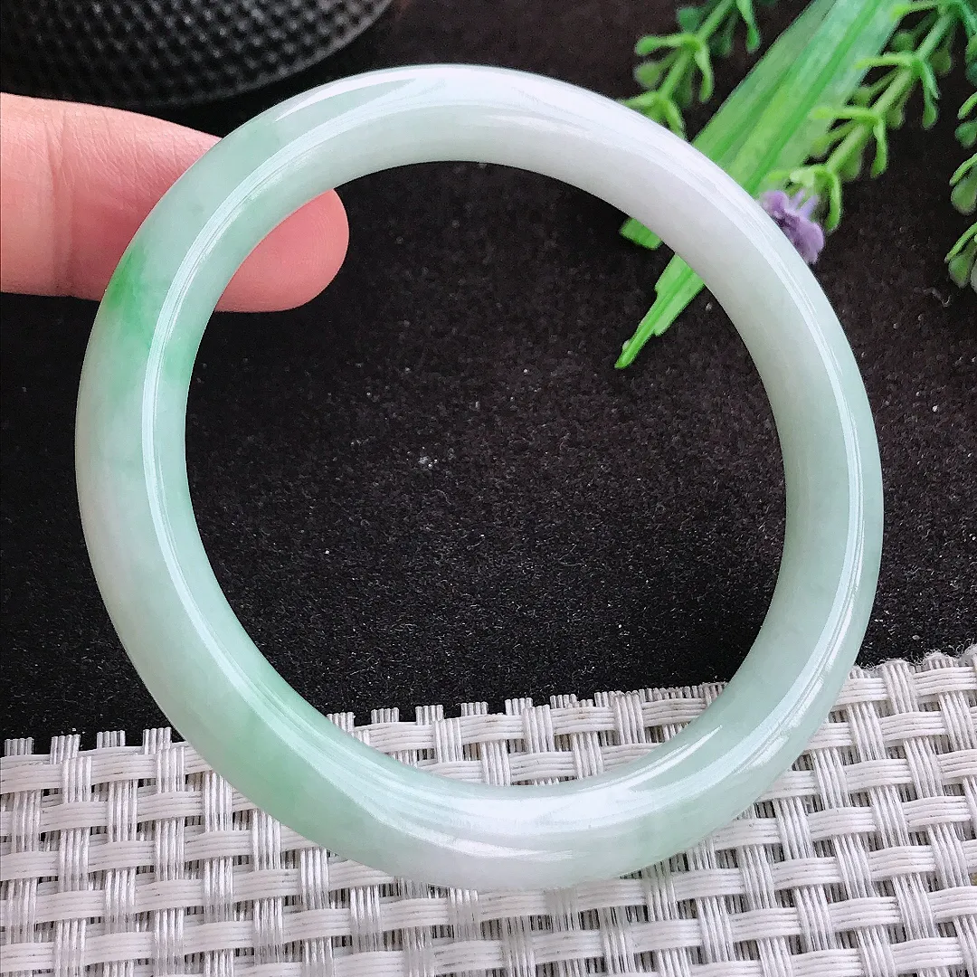 自然光55/8.5老坑秀气温润飘绿圆条手镯玉镯子美人镯手环