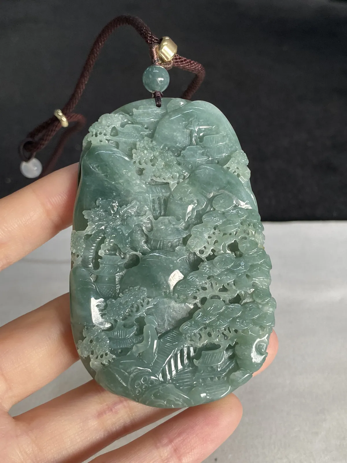 翡翠山水，配珠未测