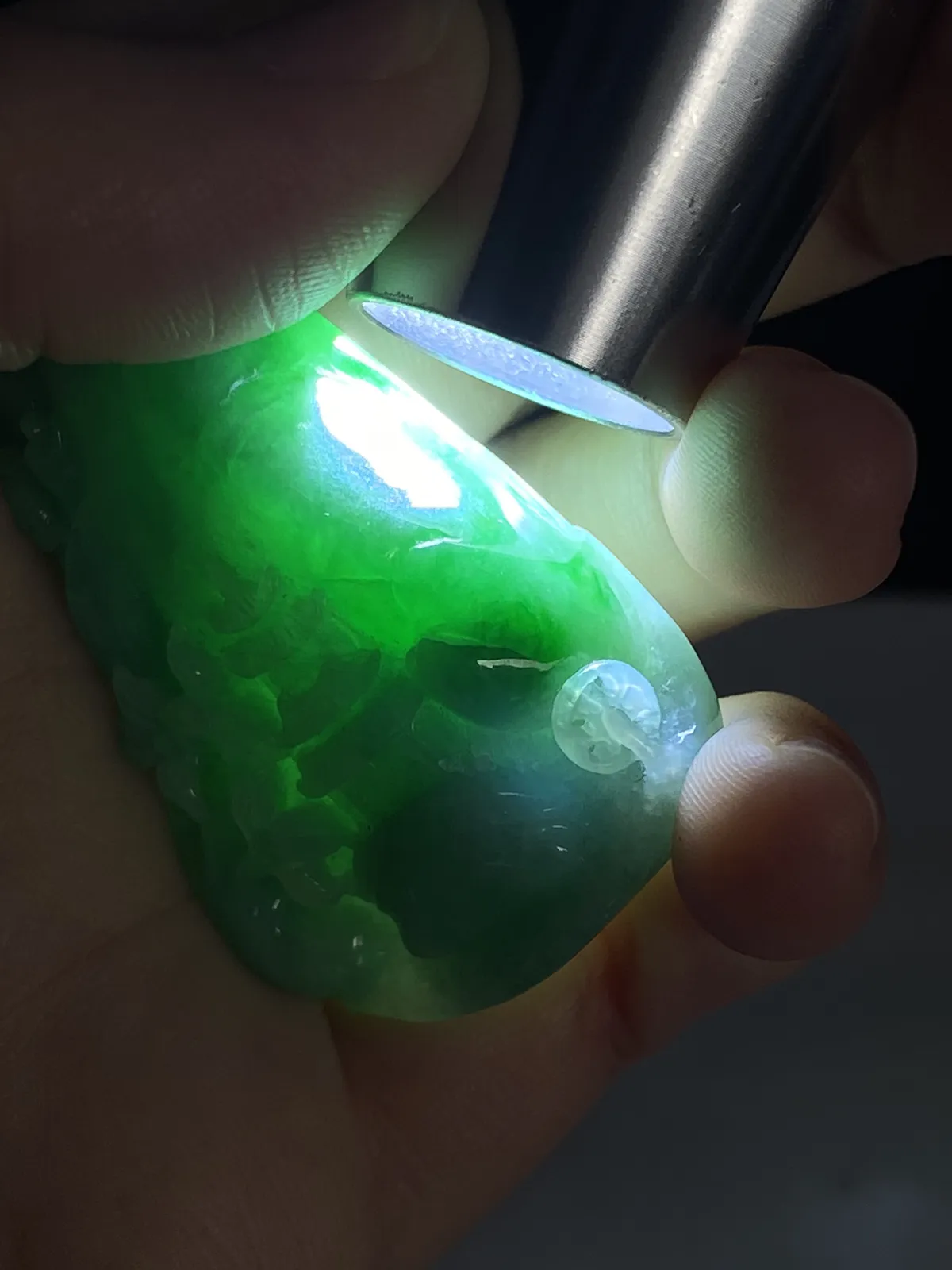 翡翠糯化种浅绿色山水牌