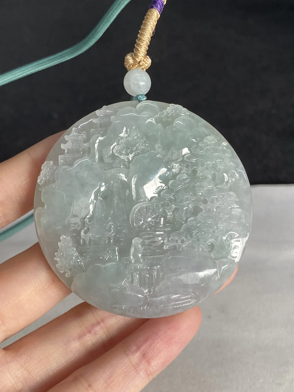 翡翠山水牌，配珠未测