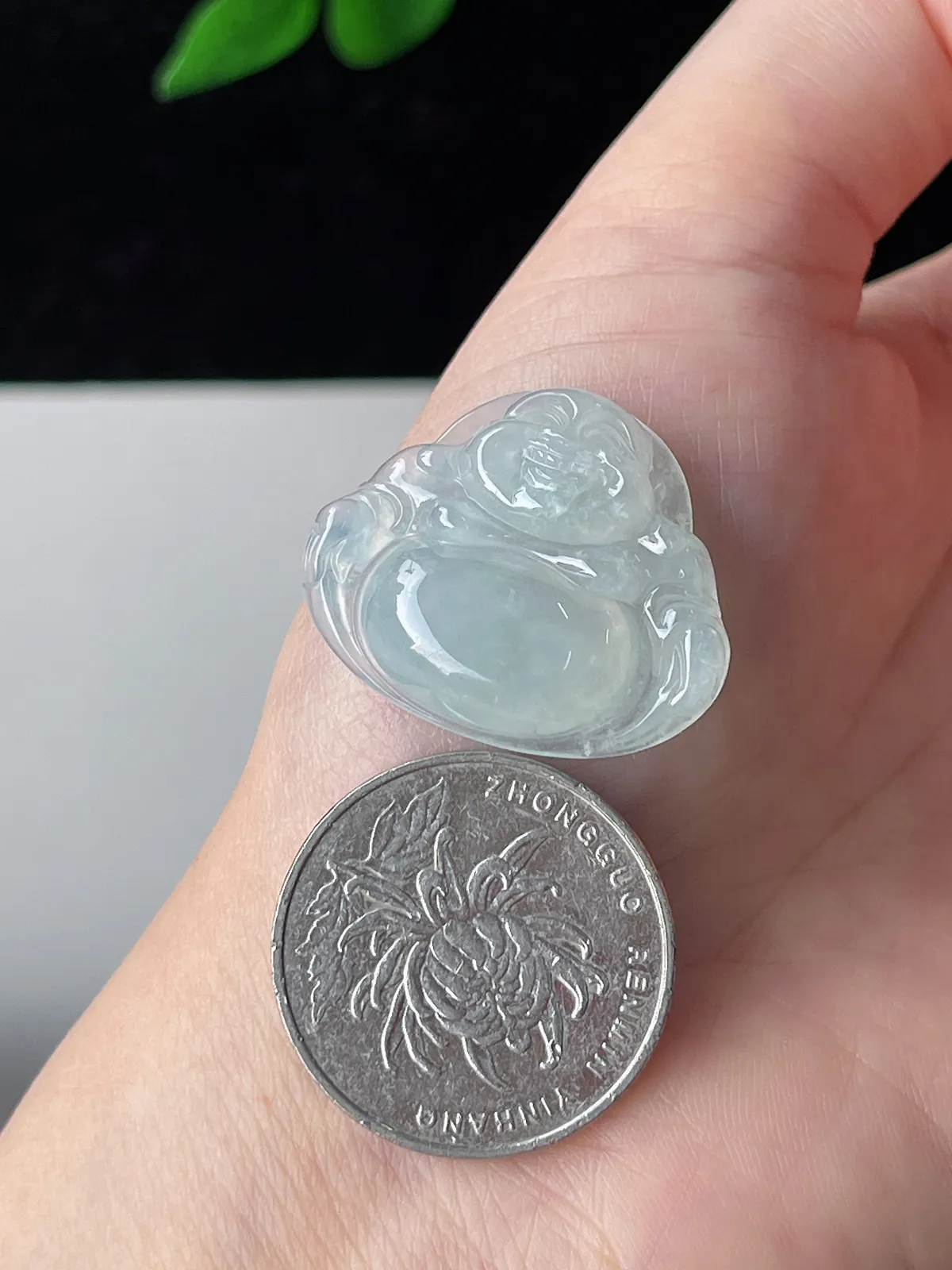 翡翠冰糯种淡绿色佛