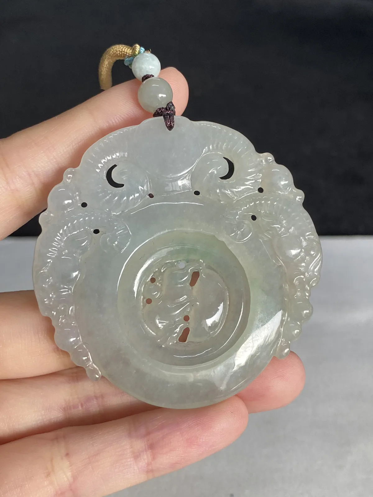 翡翠瑞兽，配珠未测