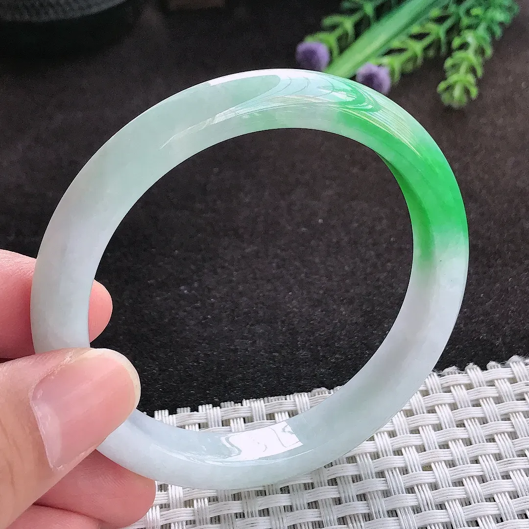 自然光56.5/9.8/7.7老坑精美温润飘阳绿手镯翡翠玉镯子美人镯手环