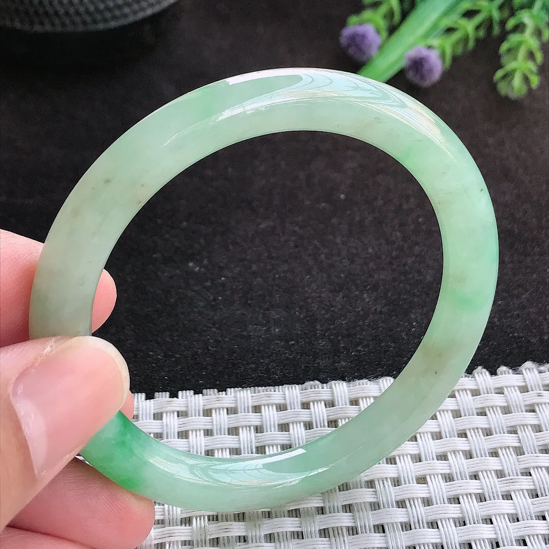 自然光52.8/7.7/8.1老坑精美温润飘阳绿圆条手镯翡翠玉镯子美人镯手环