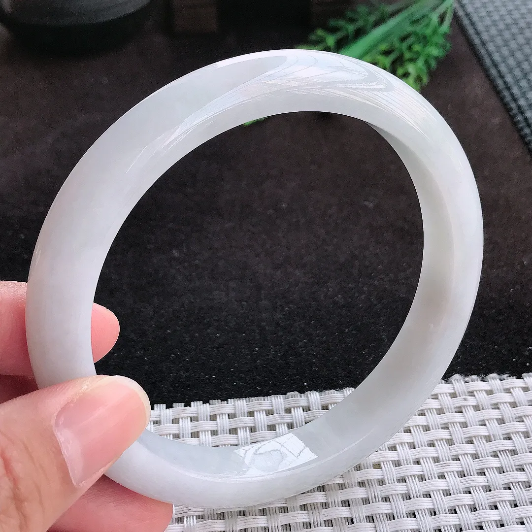 自然光70/12.2/9老坑秀气温润白净大圈口手镯翡翠玉镯子臂镯