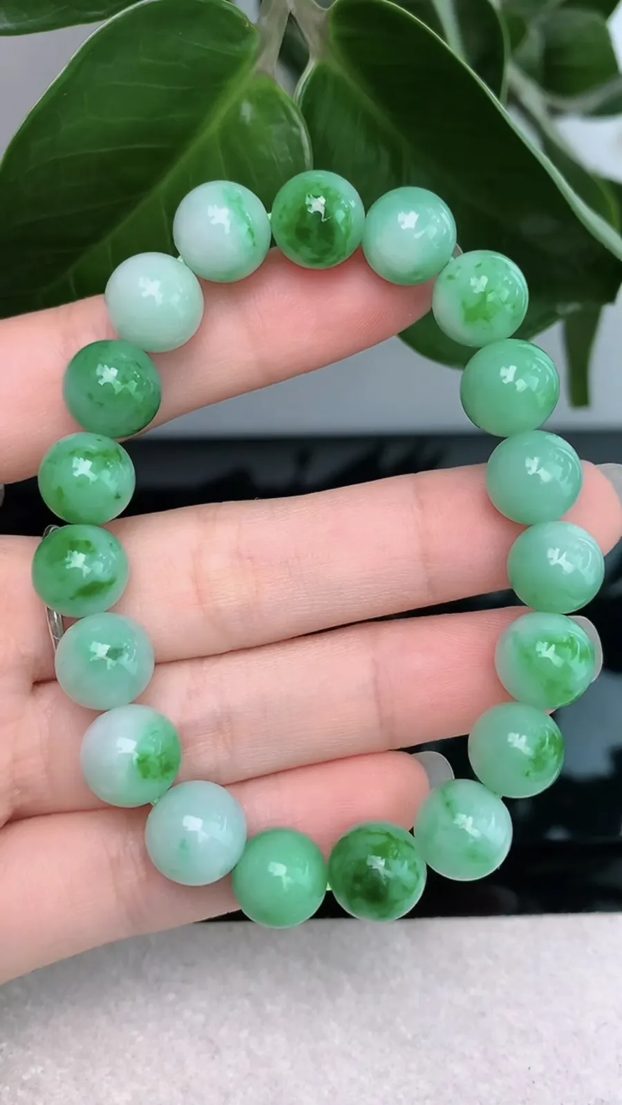 天然A货翡翠冰糯种飘阳绿胶感圆珠手链手串1009-281，尺寸取大10.5，重量37.70g