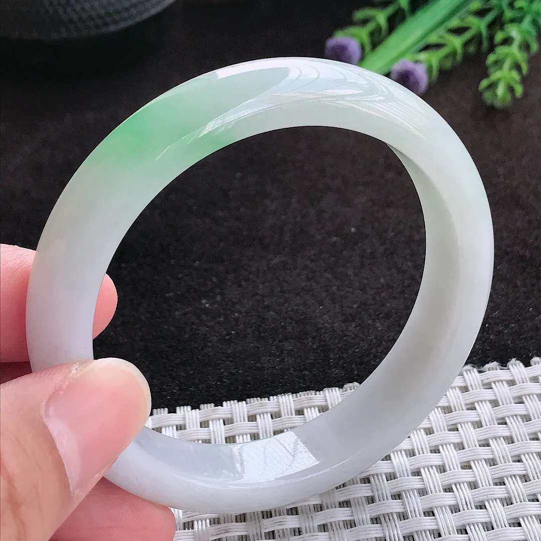 自然光56/12.5/8老坑精美冰润飘阳绿手镯翡翠玉镯子美人镯手环