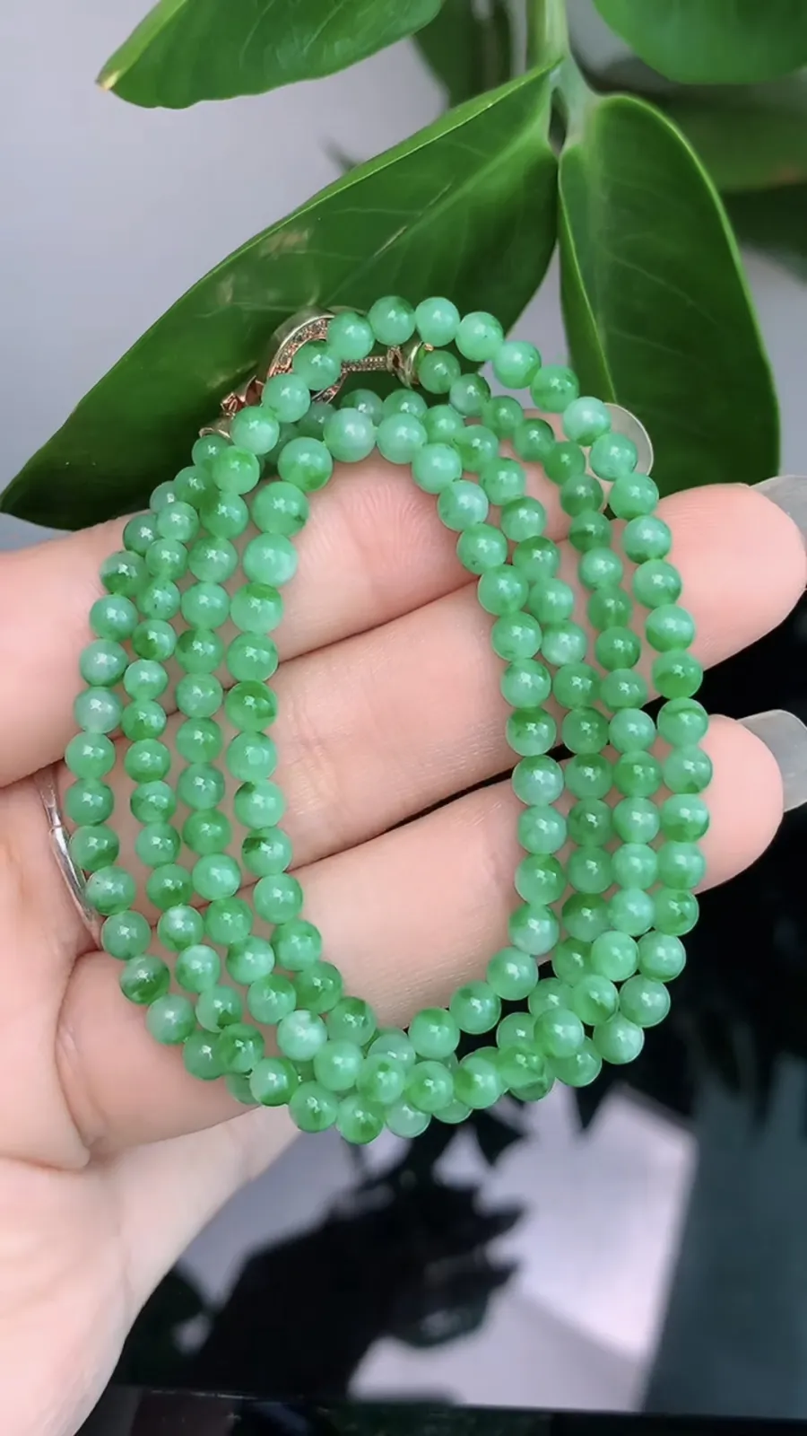天然A货翡翠-冰糯种飘阳绿胶感圆珠项链1010-281，尺寸取大3.5，重量16.70g