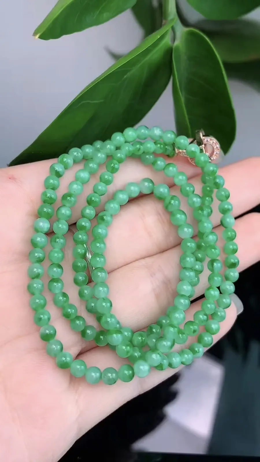 天然A货翡翠-冰糯种飘阳绿胶感圆珠项链1010-281，尺寸取大3.5，重量16.70g