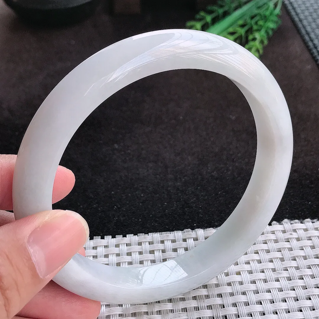 自然光70/12.2/9老坑秀气温润白净大圈口手镯翡翠玉镯子臂镯
