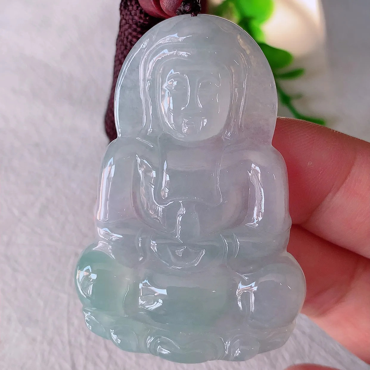 自然光实拍，冰种翡翠观音菩萨吊坠，净瓶观音，冰透亮泽，美观亮丽，观音面相端庄#46.15
