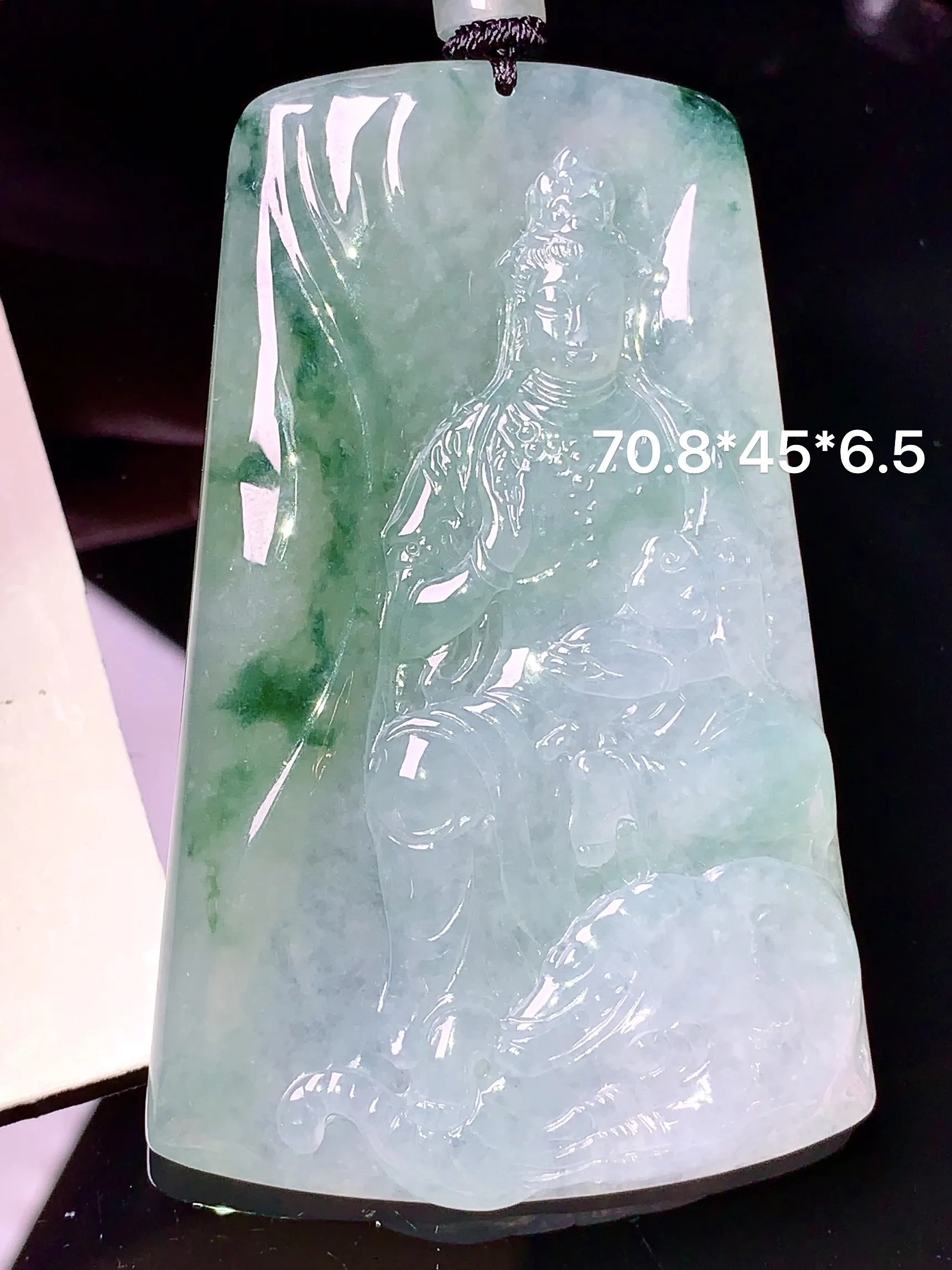 飘绿普贤观音菩萨吊坠 玉质细腻 色泽清新艳丽 整体尺寸70.8*45*6.5