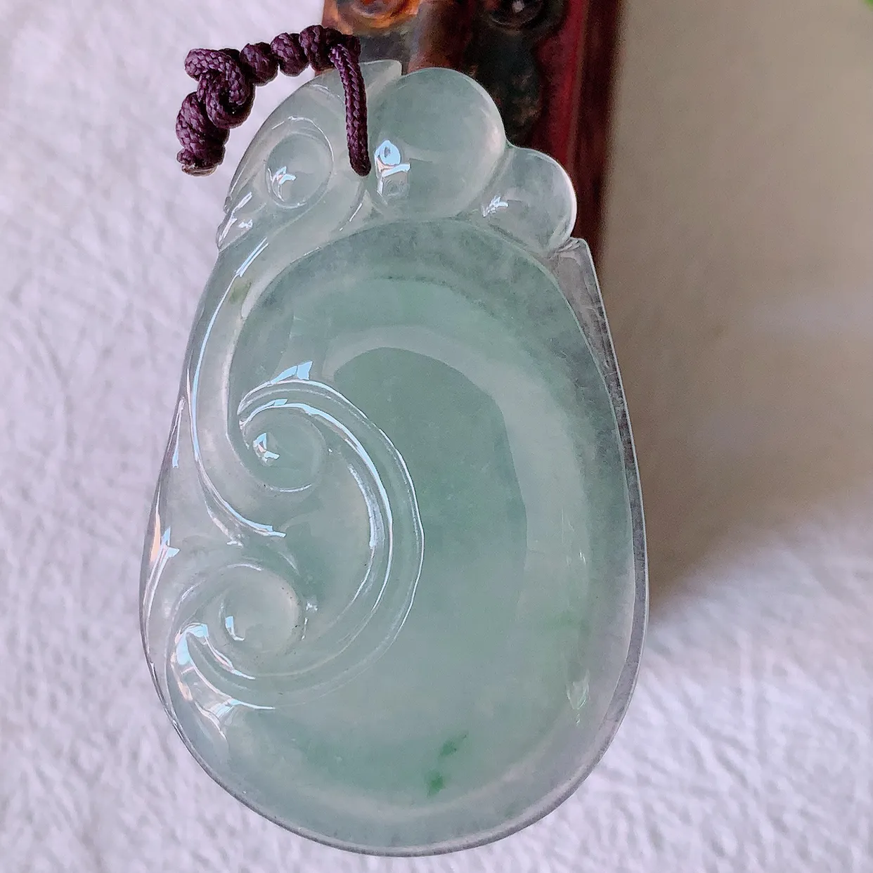 自然光实拍，冰种飘花翡翠如意吊坠，上身效果非常美，饱满大气，工艺美，万事如意，如意一生，#41.17