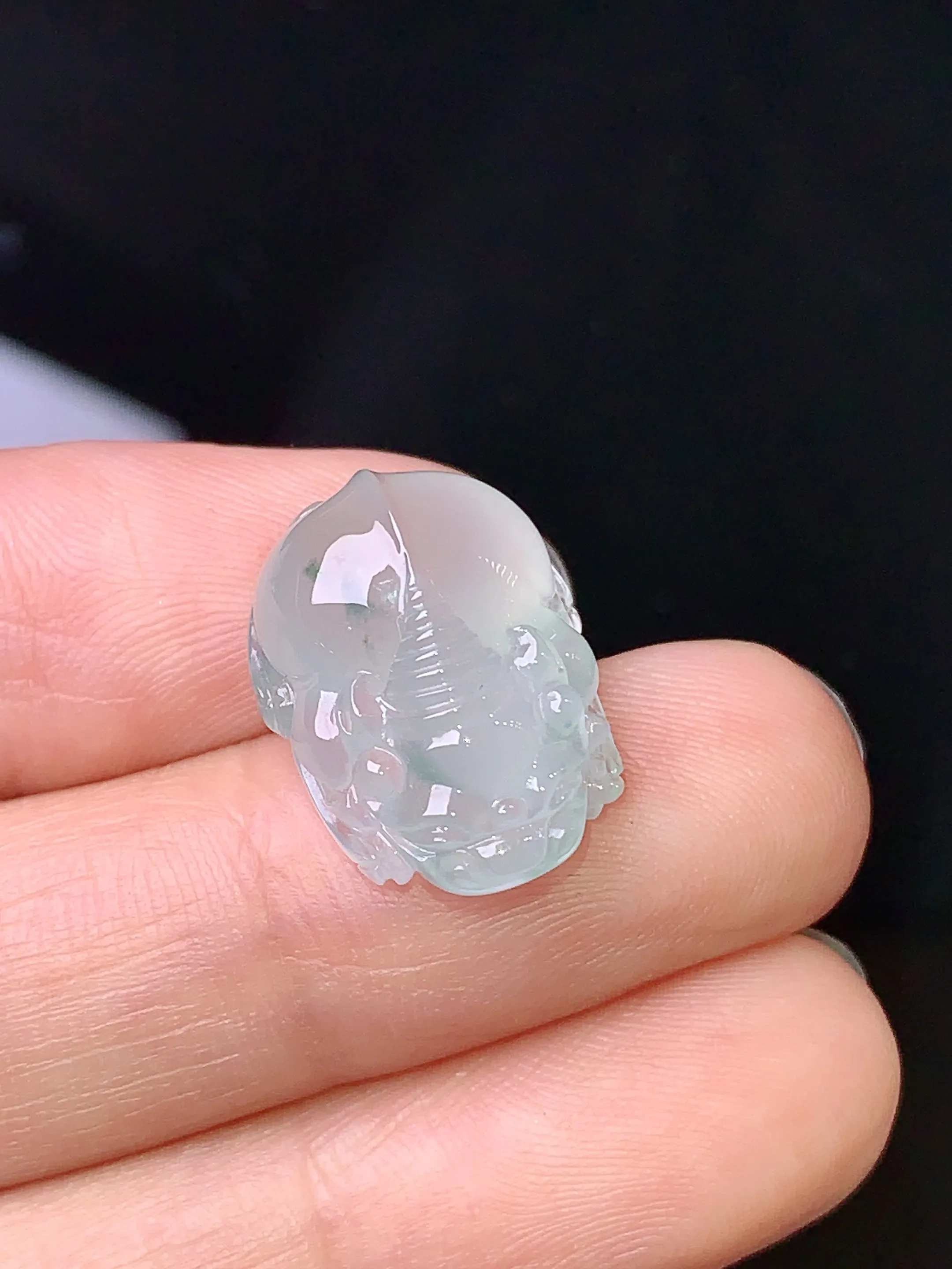镶嵌款 冰种飘绿貔貅 玉质细腻 色泽清新艳丽 整体尺寸17.7*13.2*8.5