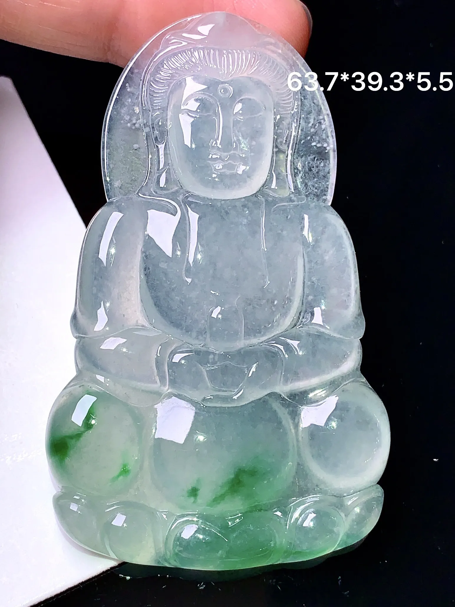 飘绿观音菩萨吊坠 玉质细腻 色泽清新艳丽 整体尺寸63.7*39.3*5.5