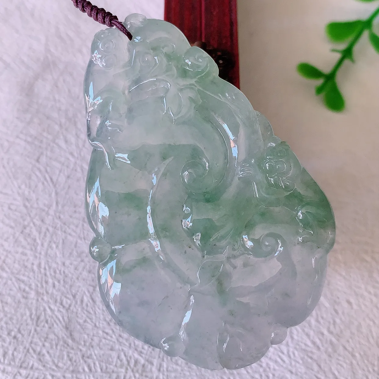 自然光实拍，冰种飘花翡翠如意吊坠， 上身效果非常美，饱满大气，工艺美，万事如意，如意一生，#41.17