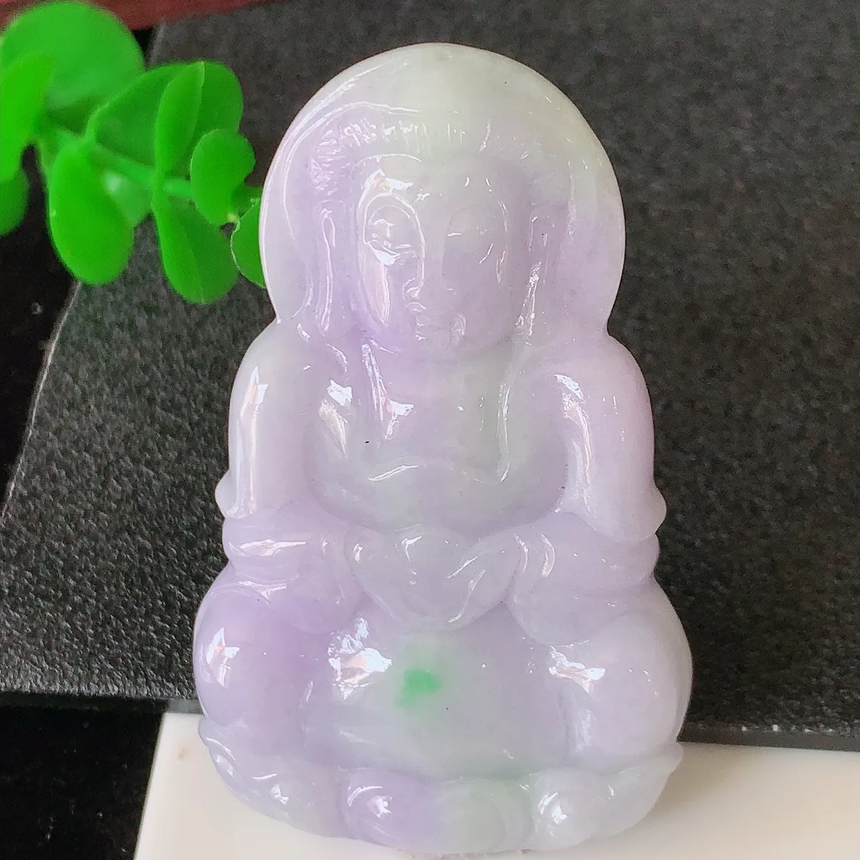 自然光实拍，冰润春带彩翡翠观音菩萨吊坠，赐福紫罗兰观音，玉润通透，慈祥端庄！#1.15