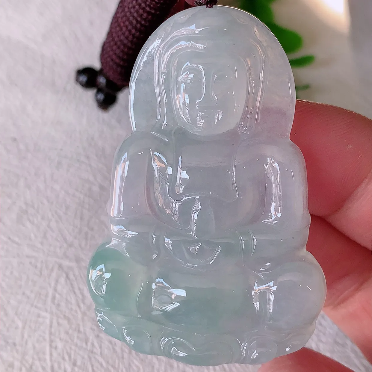 自然光实拍，冰种翡翠观音菩萨吊坠，净瓶观音，冰透亮泽，美观亮丽，观音面相端庄#46.15